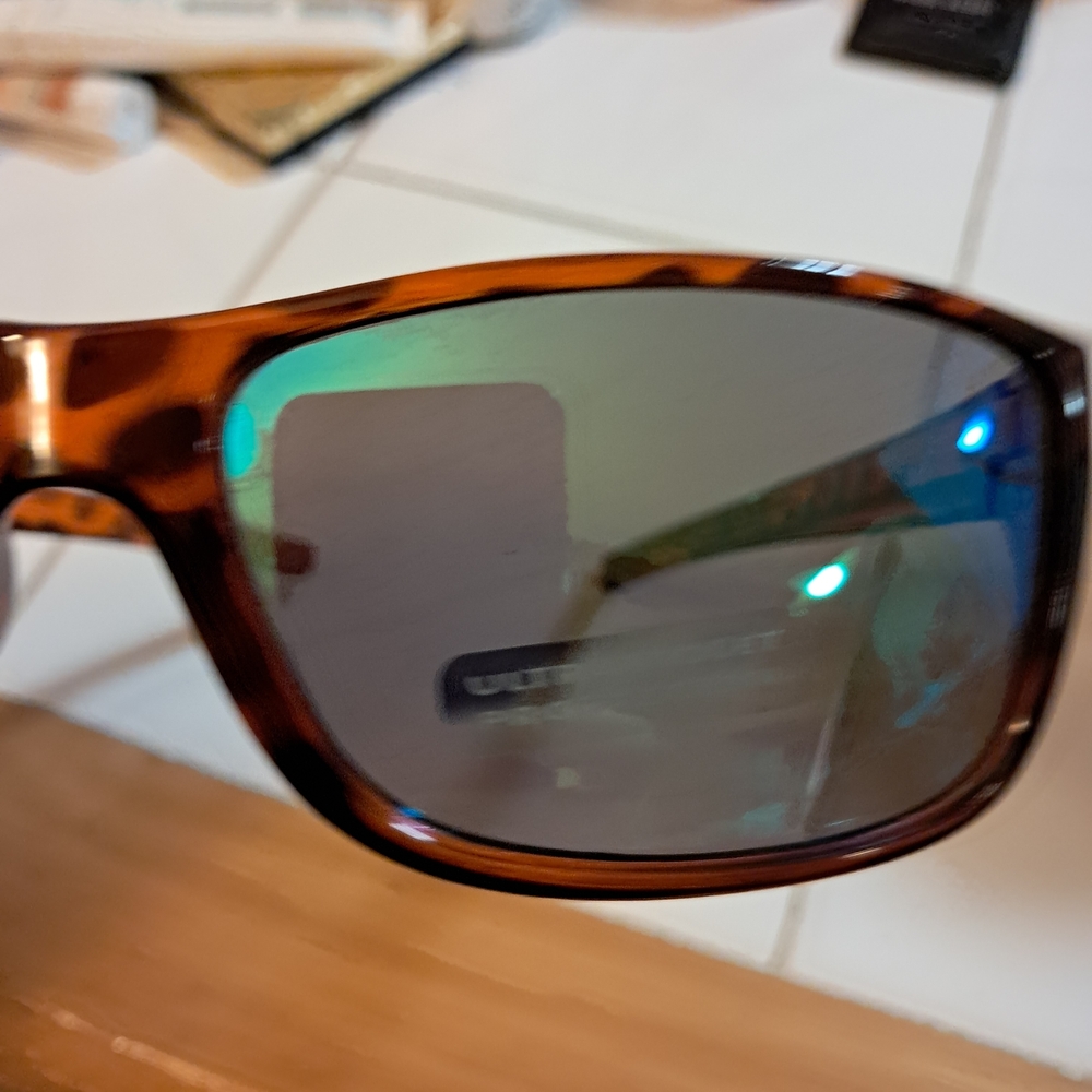 Tortoise Shell Sunglasses with Polycarbonate Lenses - Picture 3 of 6